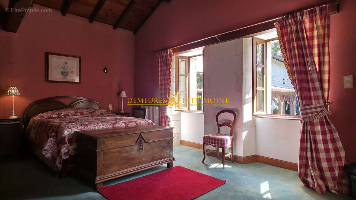 Maison à SALLES-LAVALETTE