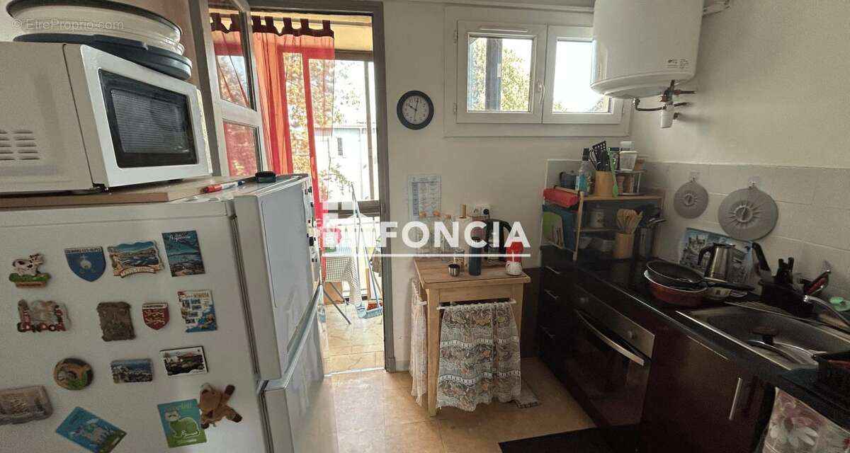 BRIGNOLES - Appartement T3, loué, avec balcon, loggia cave et garage - photo 3