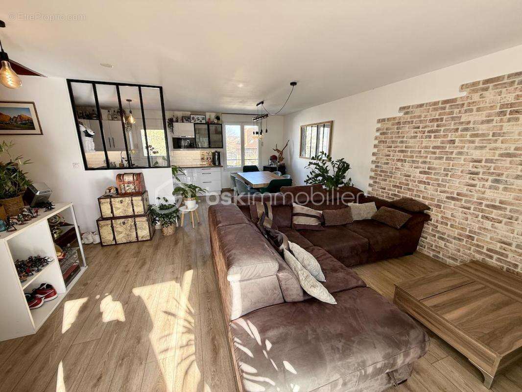 Appartement à SAULX-LES-CHARTREUX