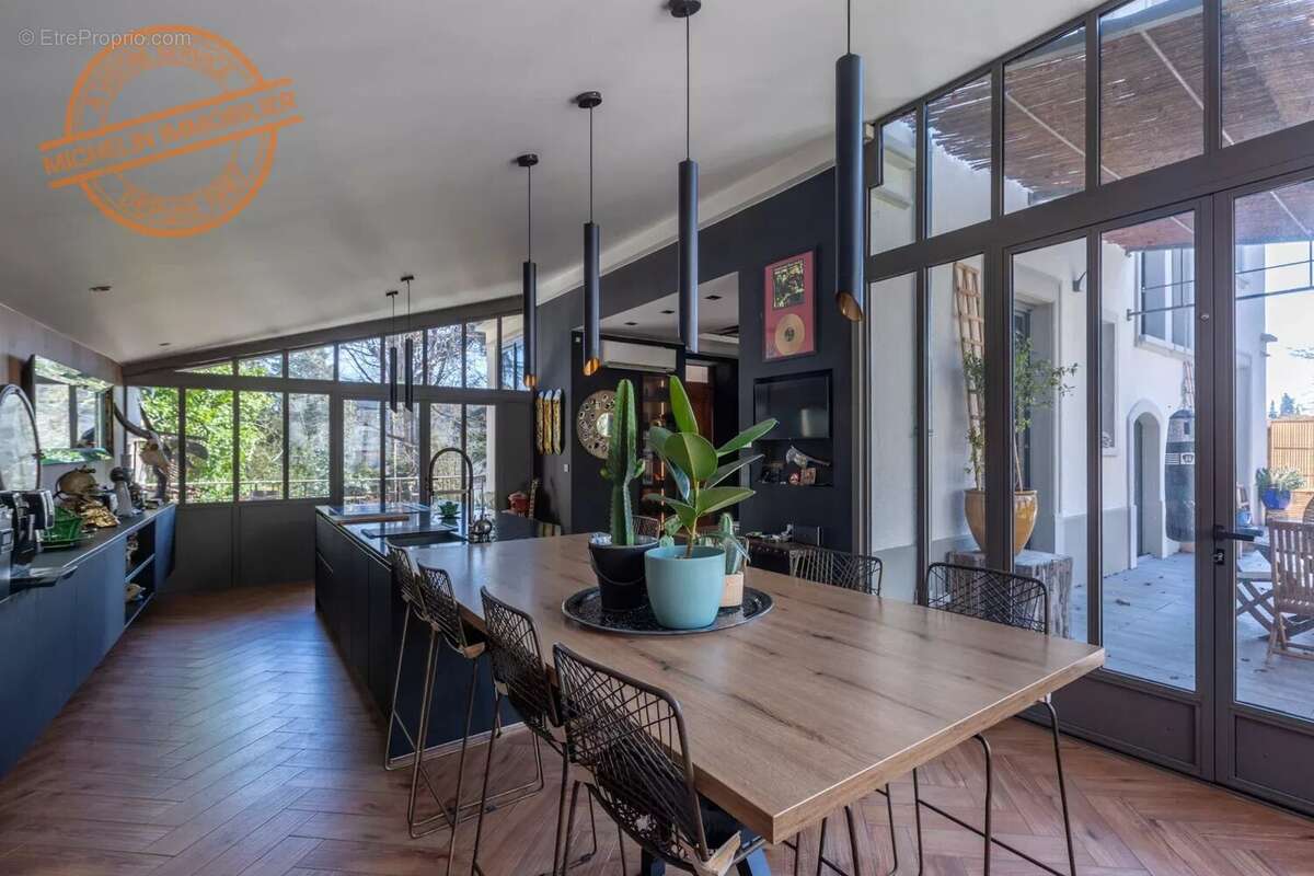 Maison à CHAMPAGNE-AU-MONT-D&#039;OR