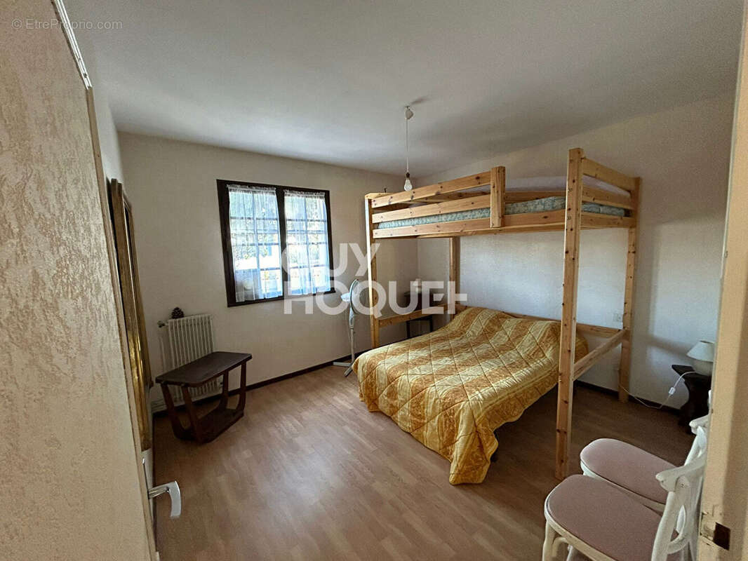 Maison à SAINT-LAURENT-DE-LA-SALANQUE