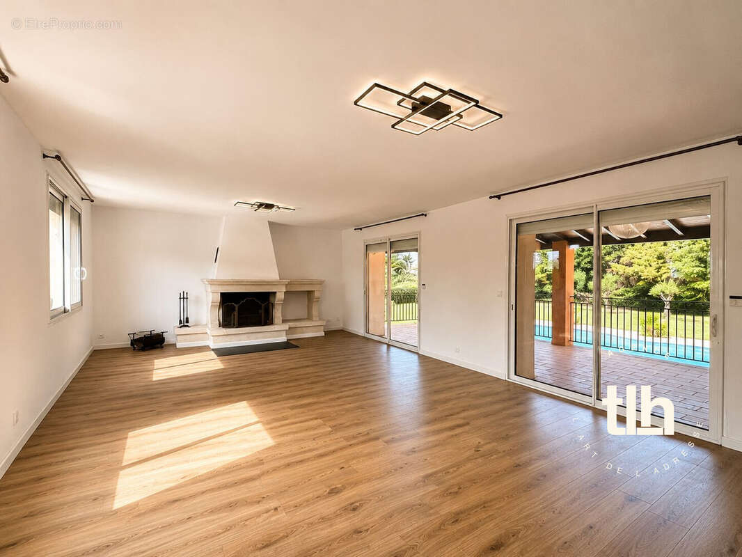 Maison 252 m² à Saint-Aunes  - photo 6