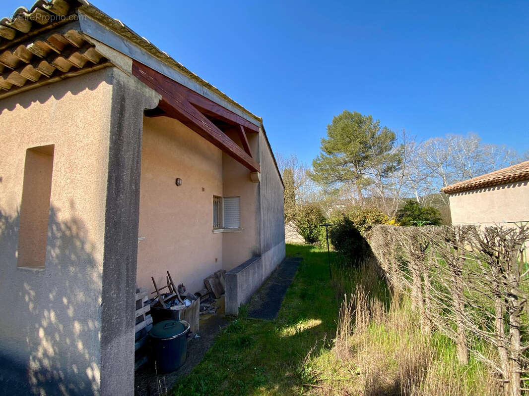 Maison à SAINT-CLEMENT-DE-RIVIERE