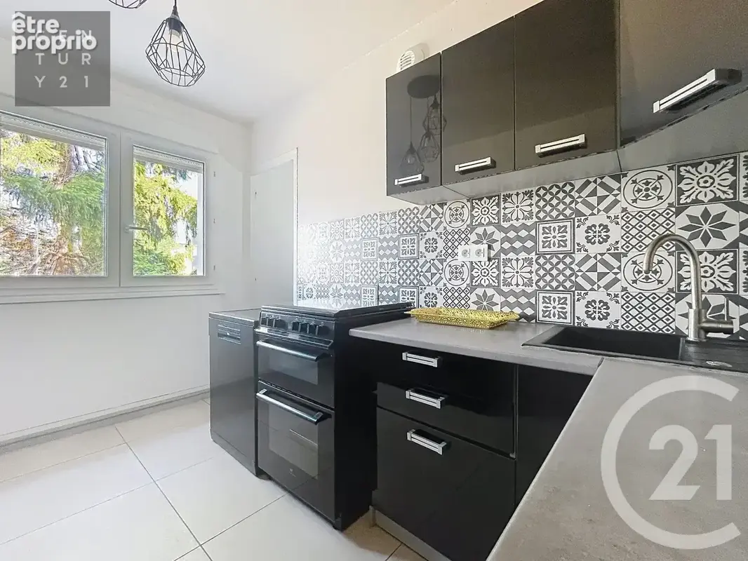 Appartement à LA CHAPELLE-SAINT-LUC