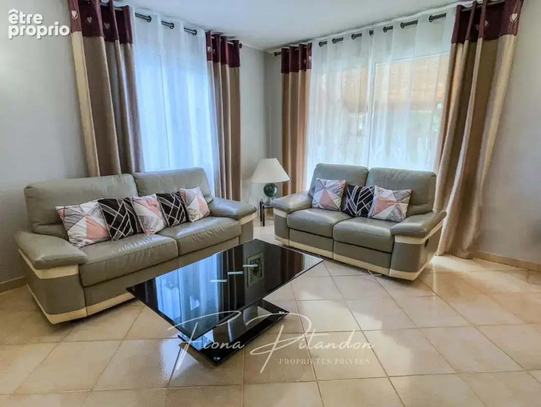 Villa avec piscine et dépendance sur terrain paysager - photo 8