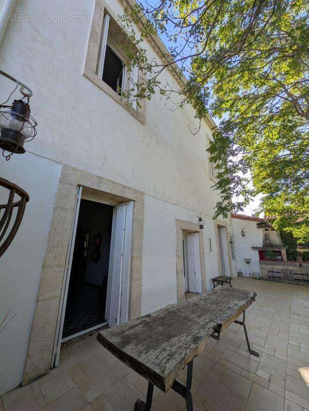 Maison à MONTBAZIN