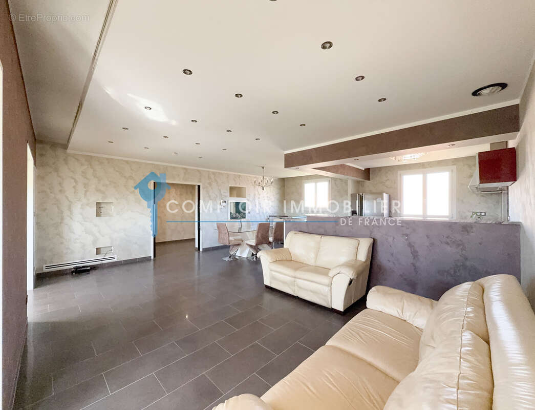 MARIGNANE   Une maison avec beaucoup de potentiel et confort, piscine, T2 indépendant et art de vivre se renco - photo 5