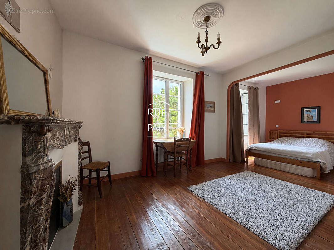 Maison de caractère - Saint-Maixent-l'École  - 5 chambres - 275 m2 - photo 8