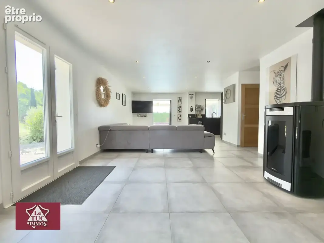 Maison de plain pied, piscine chauffée avec installations équestres - photo 8