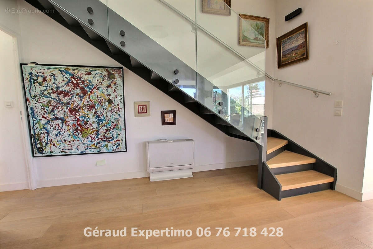 Superbe villa 5 pièces avec vue imprenable sur le golf  10mn du centre  Aix-en-Provence - piscine - photo 12