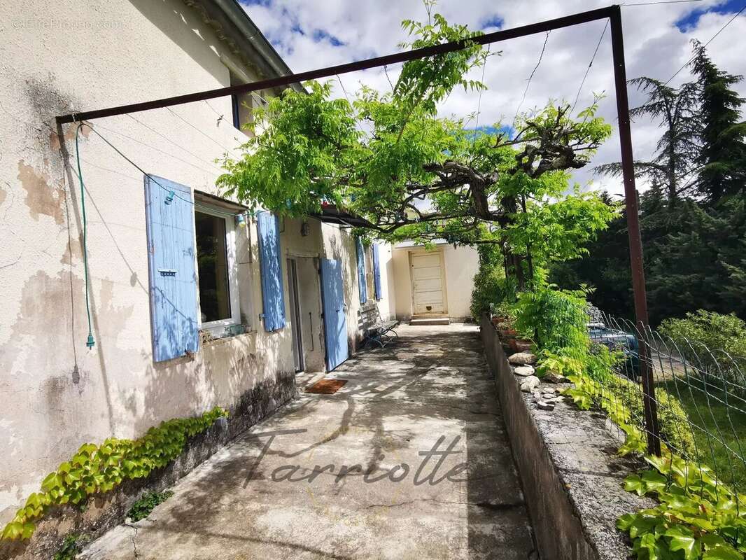 Maison à ALBA-LA-ROMAINE