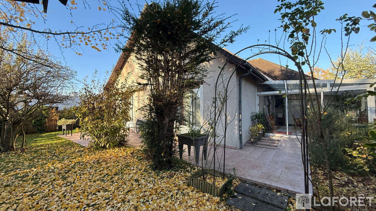 Maison à SAINT-JULIEN-LES-VILLAS