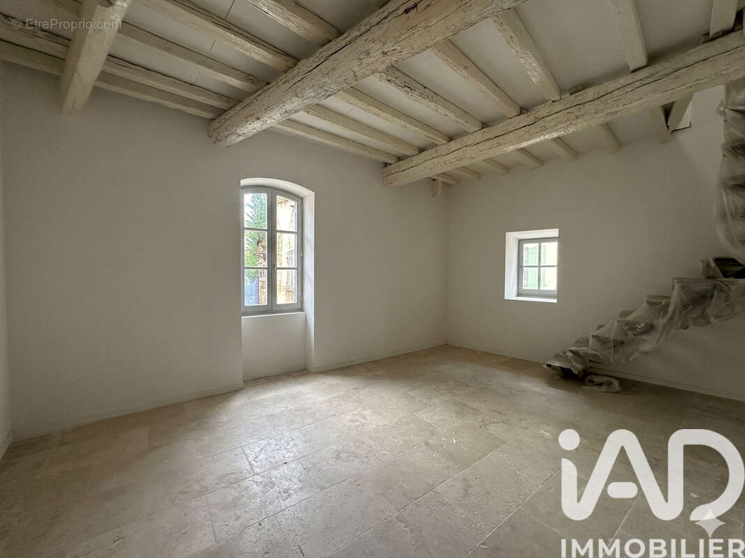 Maison 82 m² à Saint-Gilles  - photo 2