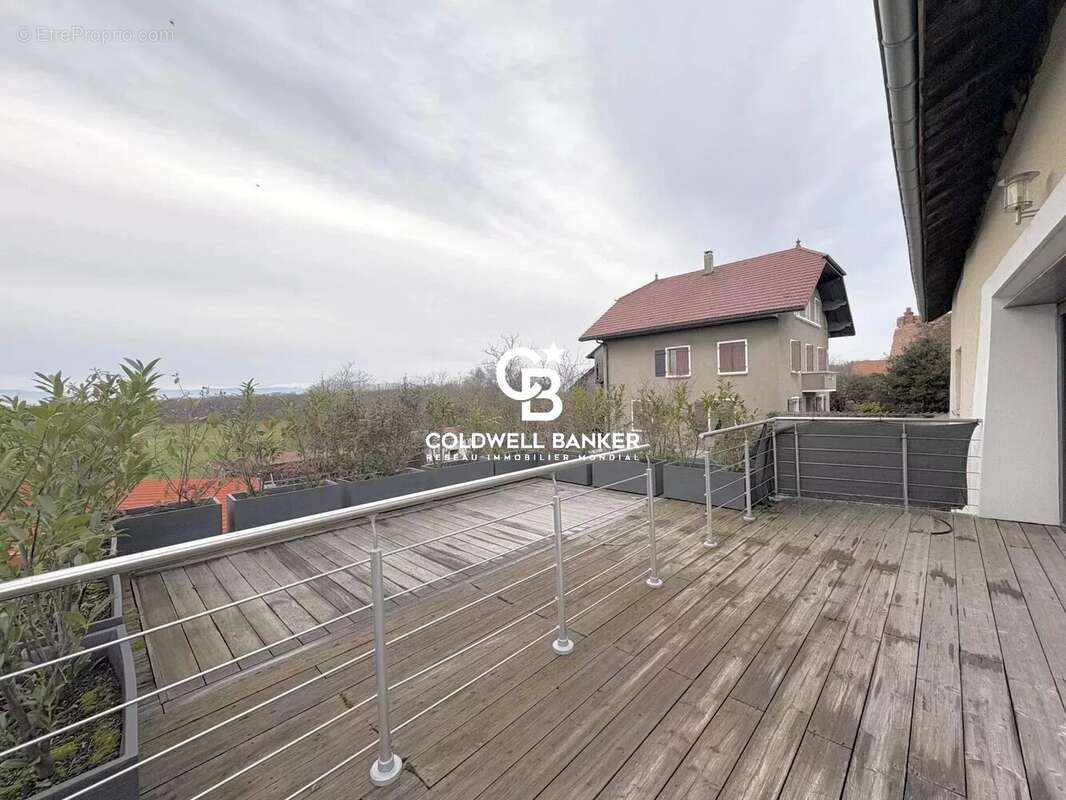 Appartement à CRANVES-SALES