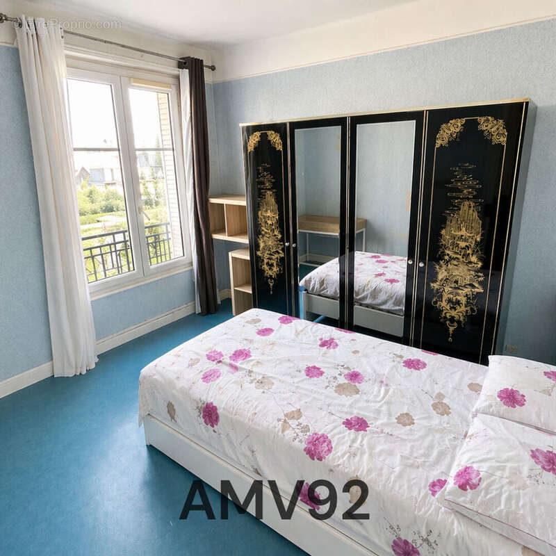 Appartement à LA GARENNE-COLOMBES