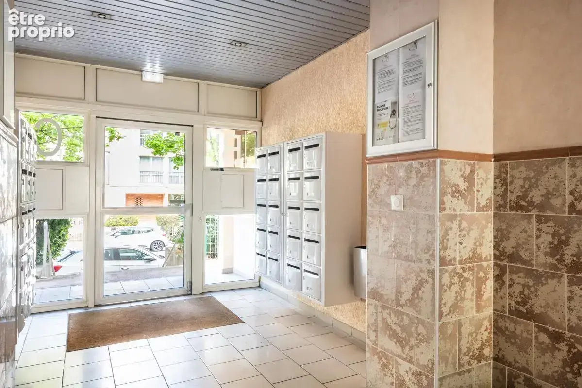 Studio 20 m² en hyper-centre d'Aubagne, faibles charges, idéal premier investissement, à deux pas de la gare - photo 9