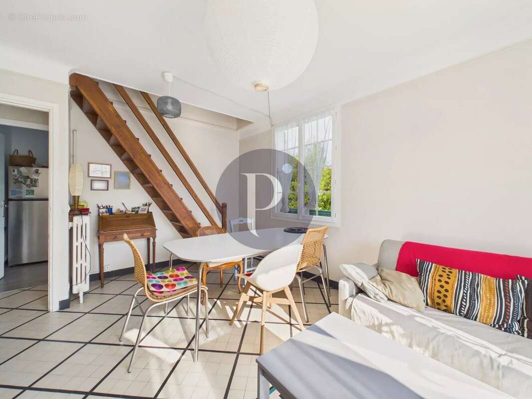 Maison à VERRIERES-LE-BUISSON