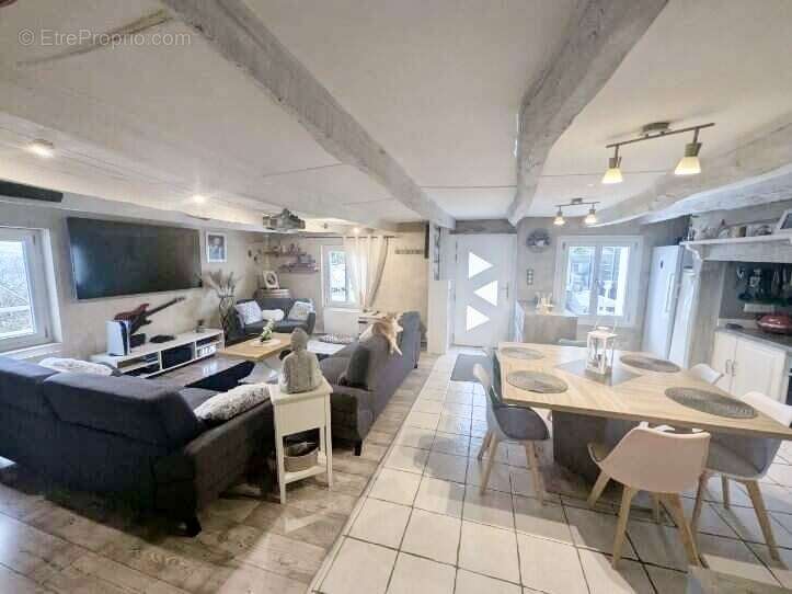 Maison à LADIGNAC-SUR-RONDELLES