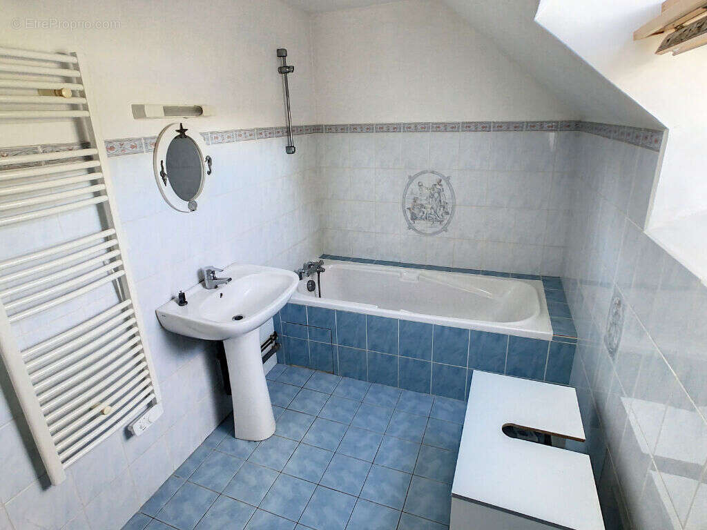 Maison à LOUVIGNE-DU-DESERT