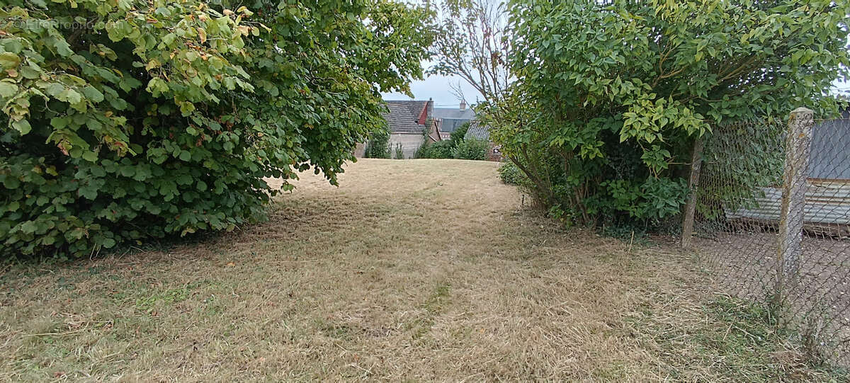Terrain à DEMUIN