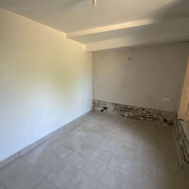 Appartement à CHATEAUNEUF-DU-FAOU