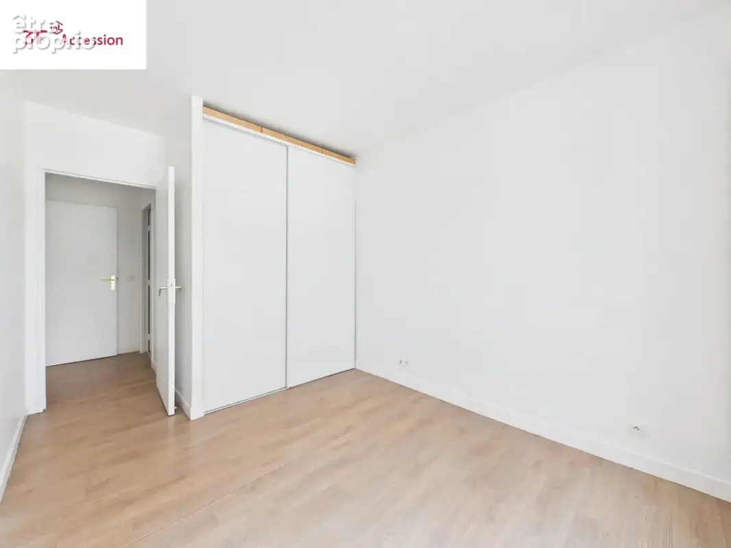À VENDRE – Beau 2 pièces de 52,05 m² avec balcon, ascenseur, parking et cave - photo 8