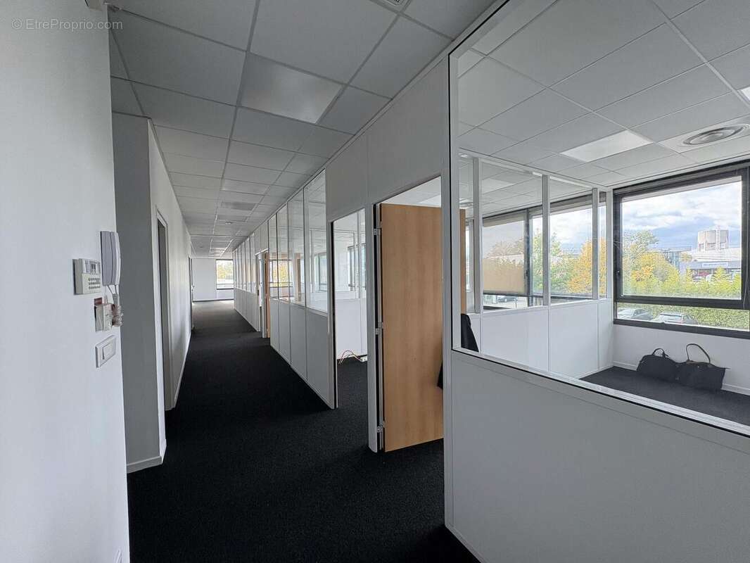 Photo 6 - Commerce à CHAMPAGNE-AU-MONT-D'OR