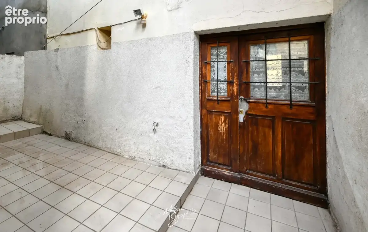 SAINT GENIS LAVAL - Maison de village avec courette - photo 12