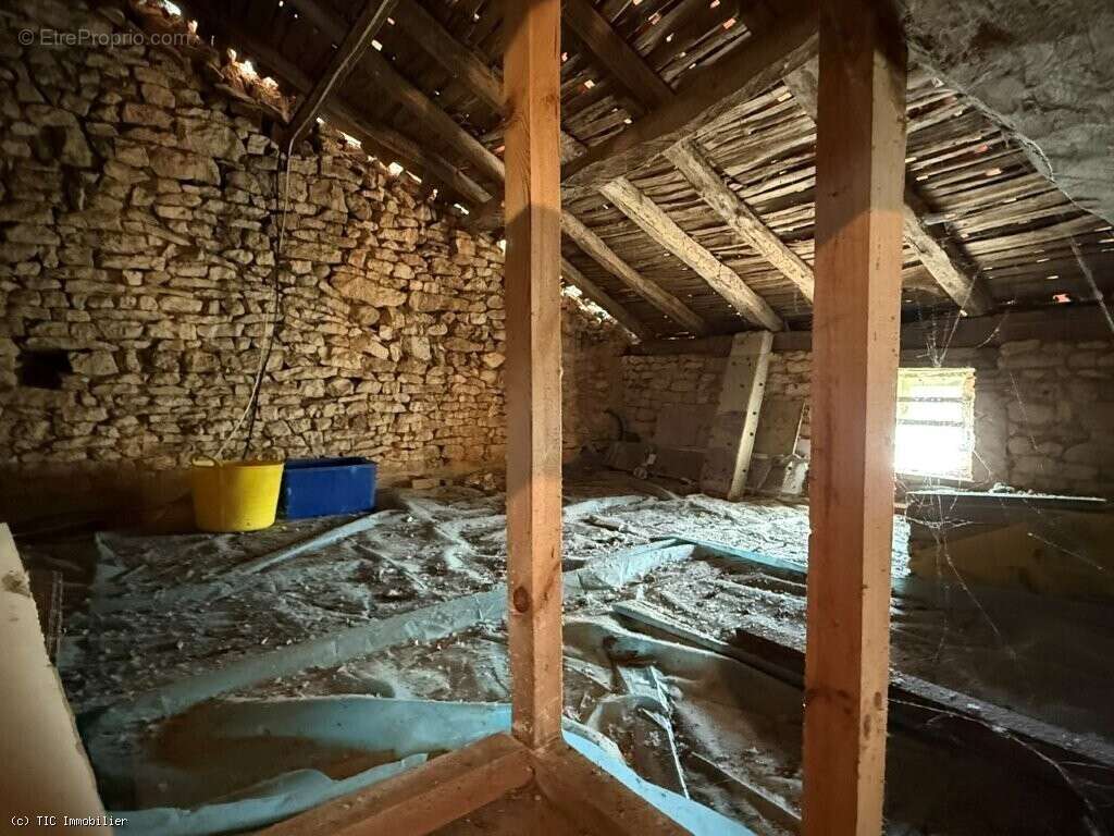 Maison à CHAMPAGNE-MOUTON