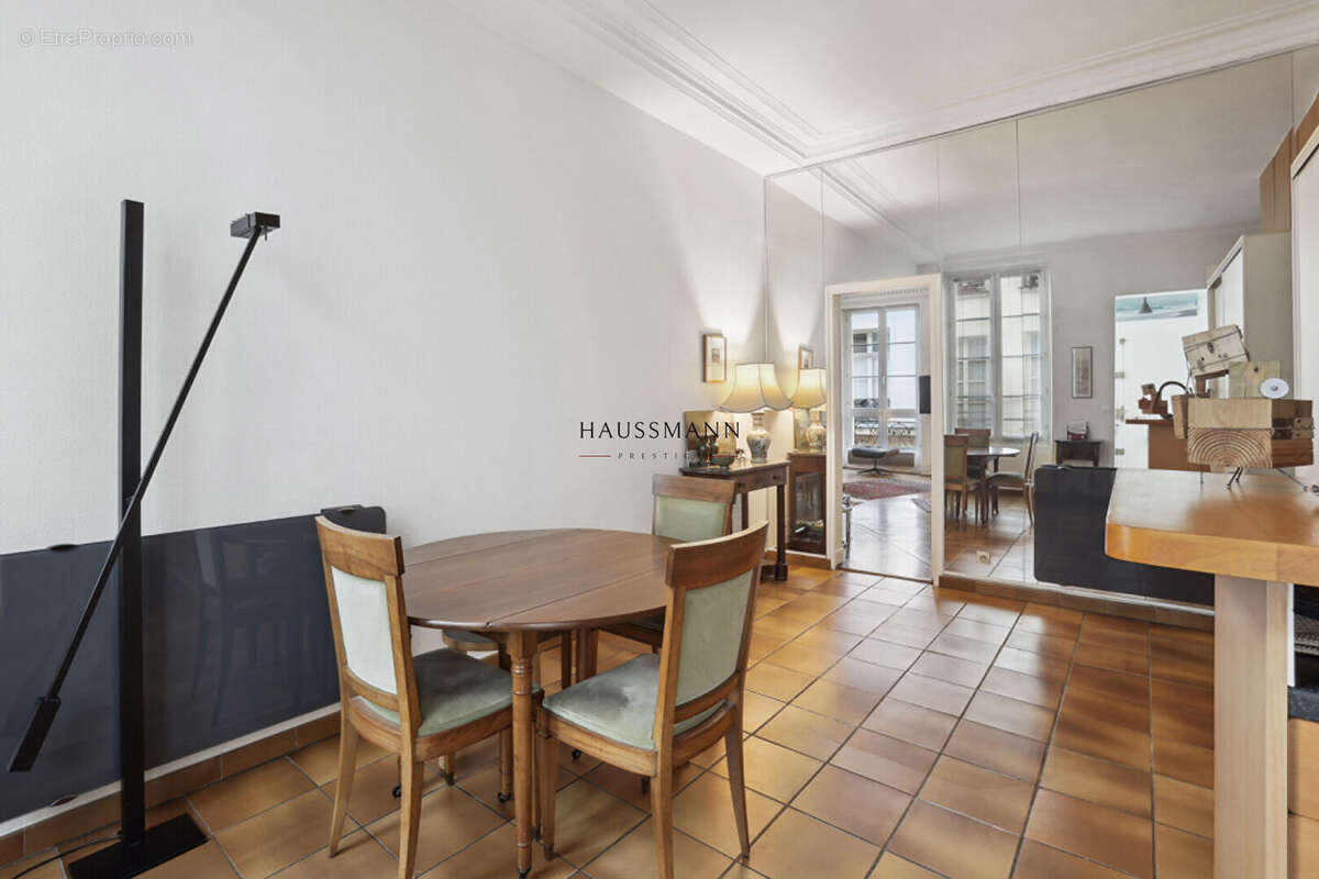Appartement à PARIS-1E