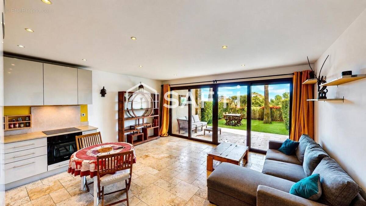 Photo 1 - Appartement à ROQUEBRUNE-SUR-ARGENS