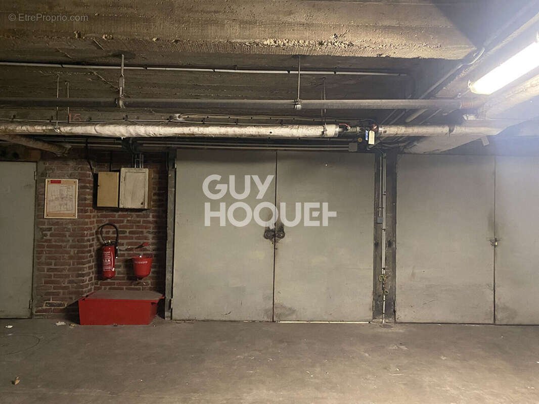 Parking à PARIS-20E