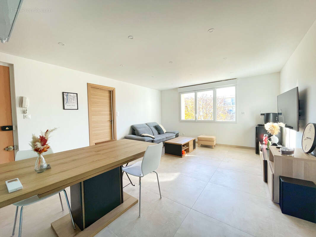 Appartement à PIERRE-BENITE