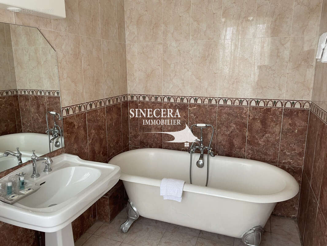 Appartement à SALLES