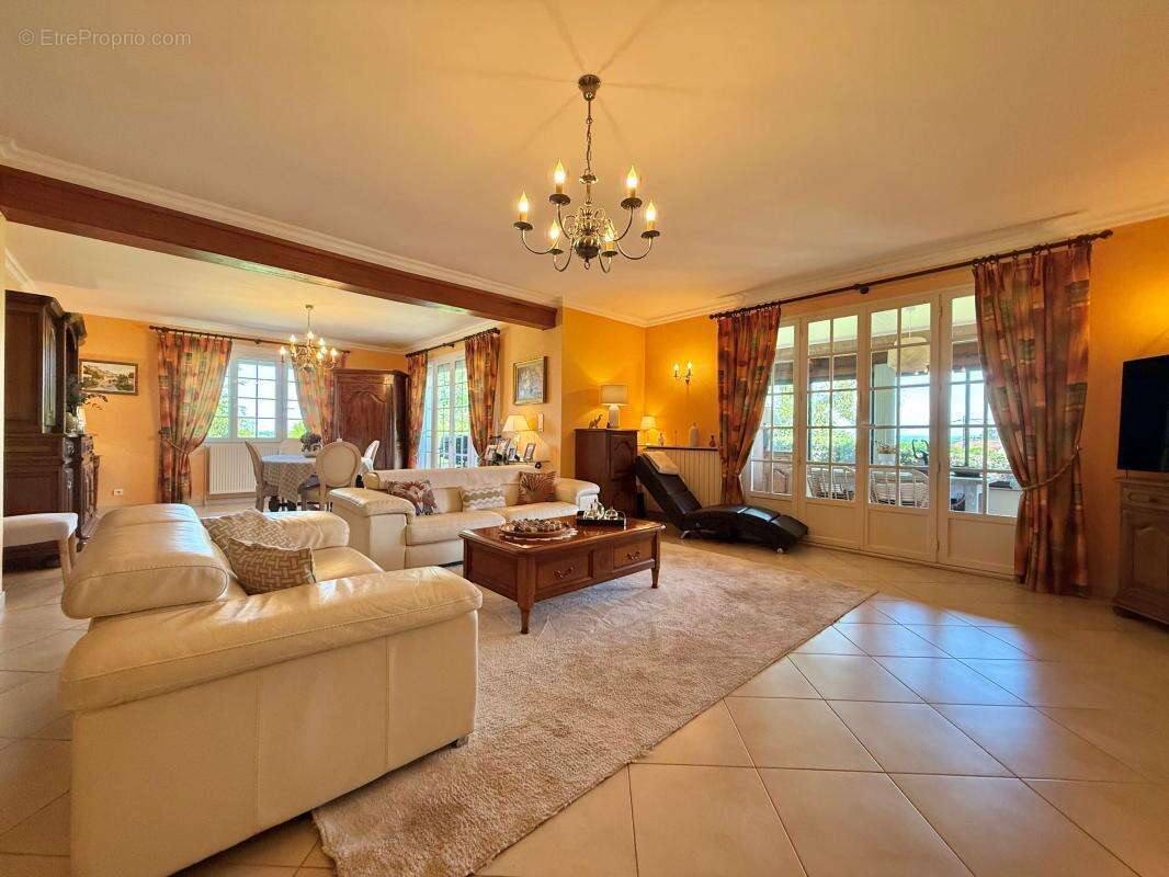 Maison à LAMARCHE-SUR-SAONE