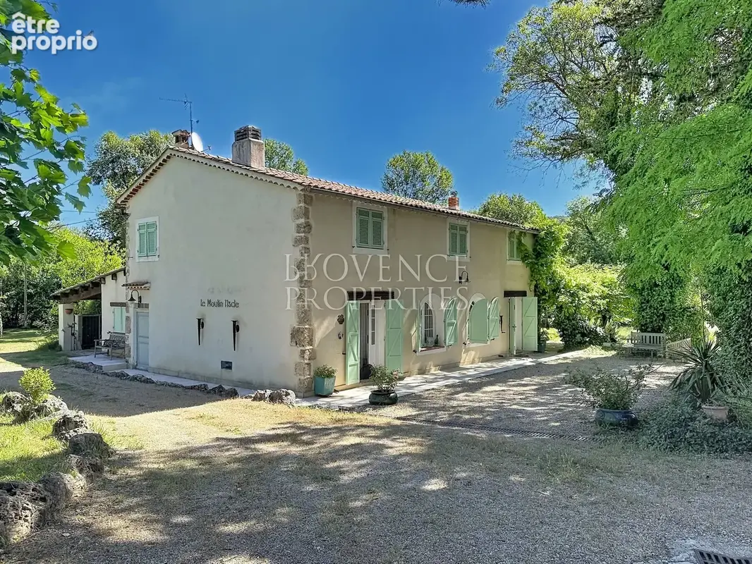 Propriété d'exception avec moulin du 19ème siècle, villa indépendante, 2 piscines sur 1,6 hectare - photo 3