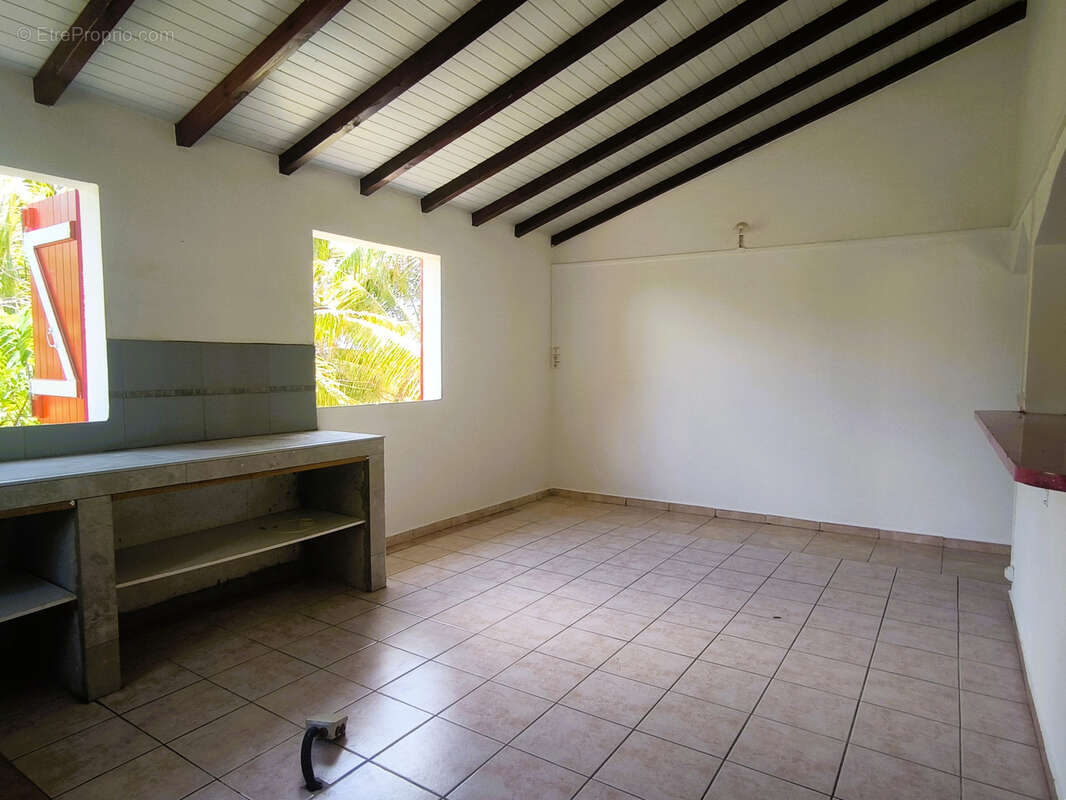 Maison 3 pièces avec grand jardin à Petit-Canal (Secteur Les Mangles) - photo 8