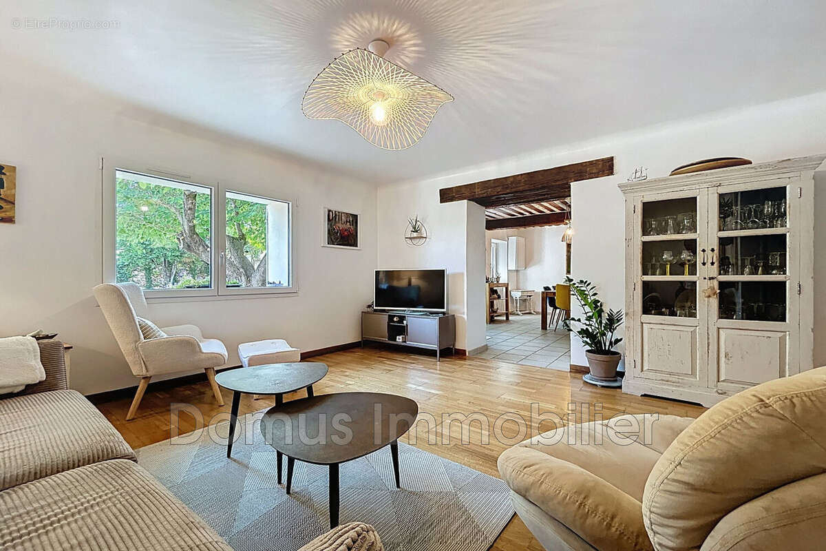 Maison à SAINT-SATURNIN-LES-AVIGNON