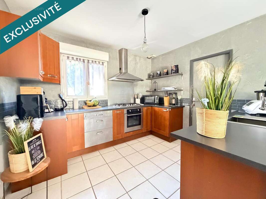 Maison 115 m² à Bussac-Foret  - photo 4