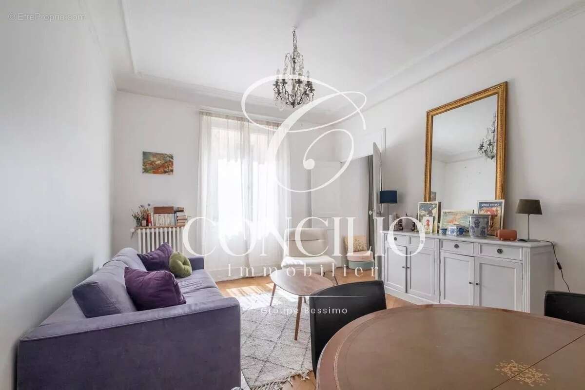 Appartement à PARIS-8E