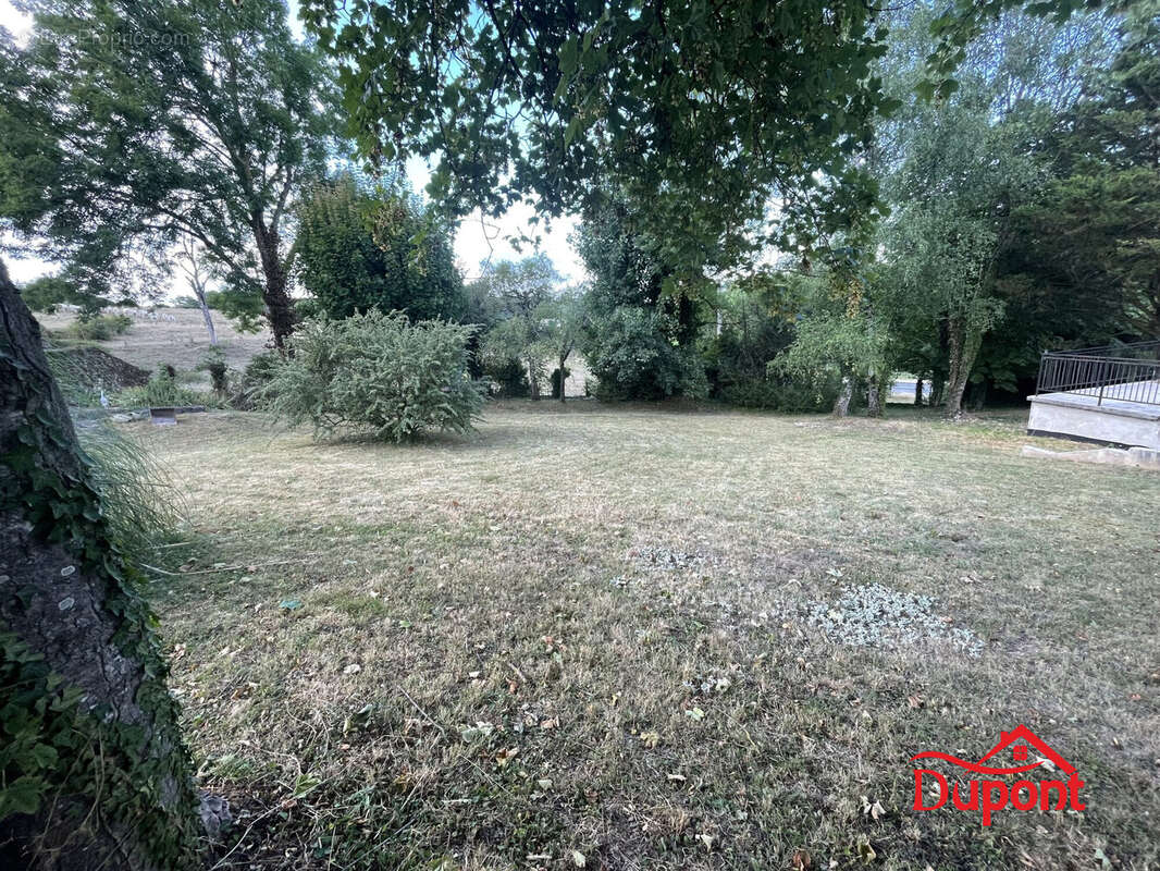 Terrain à POIGNY