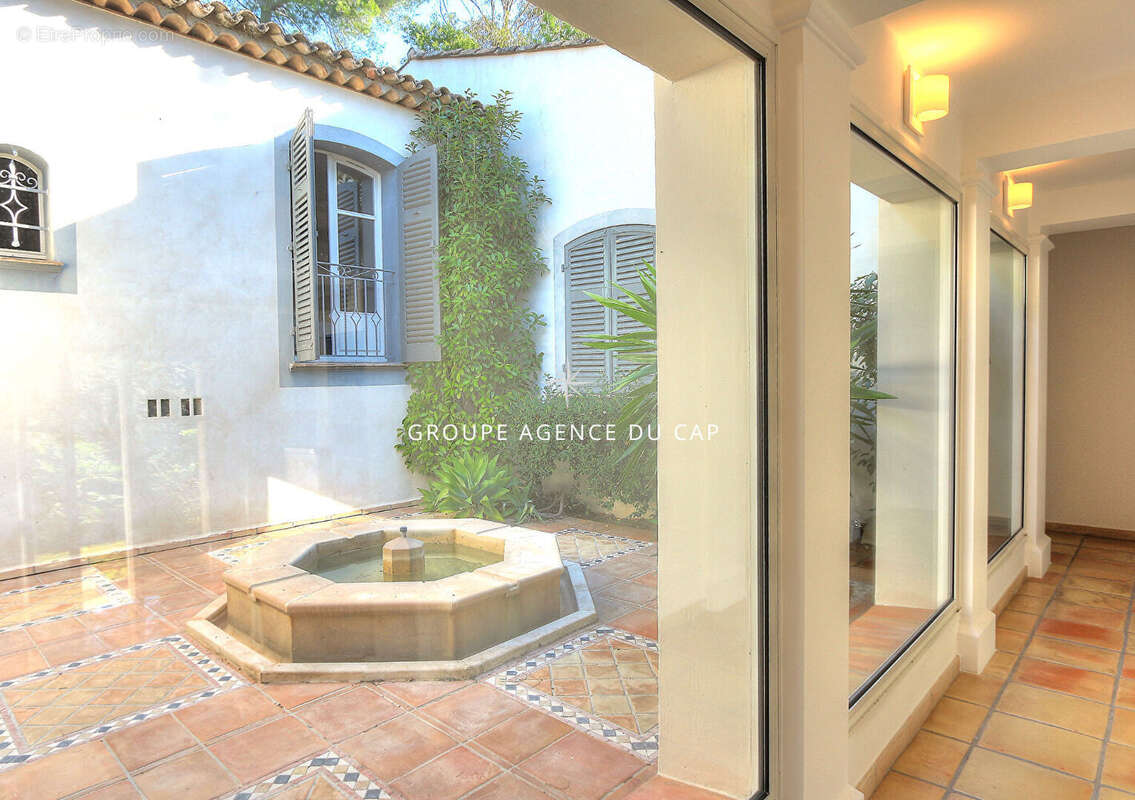 Villa d'exception à vendre à Saint Raphaël - Valescure, 7 pièces, piscine chauffée - photo 10