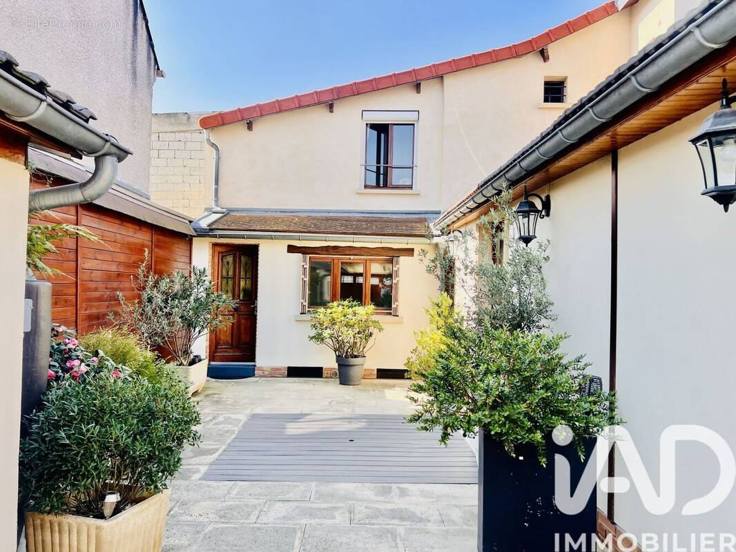 Photo 1 - Maison à STAINS