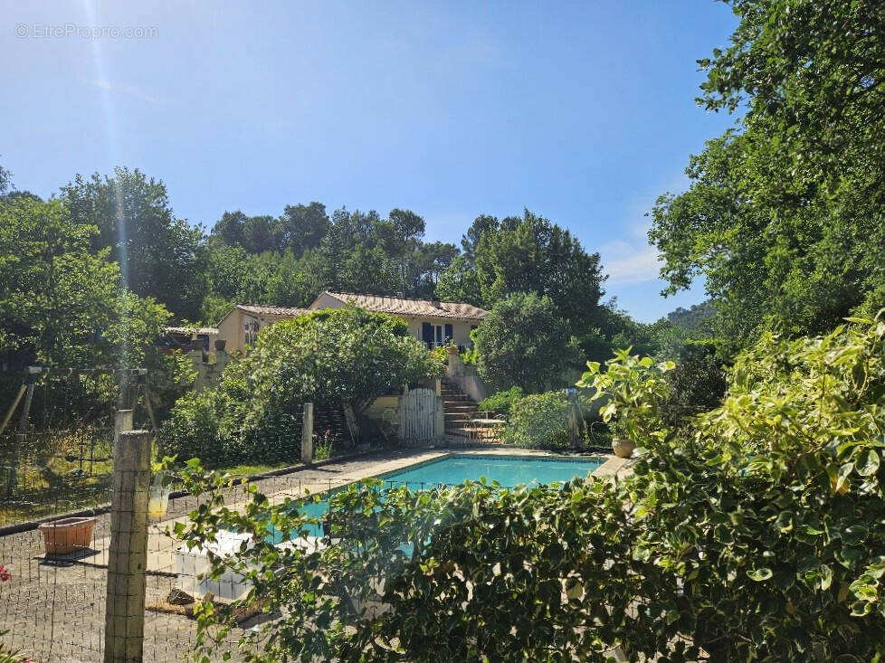 Maison à MORNAS