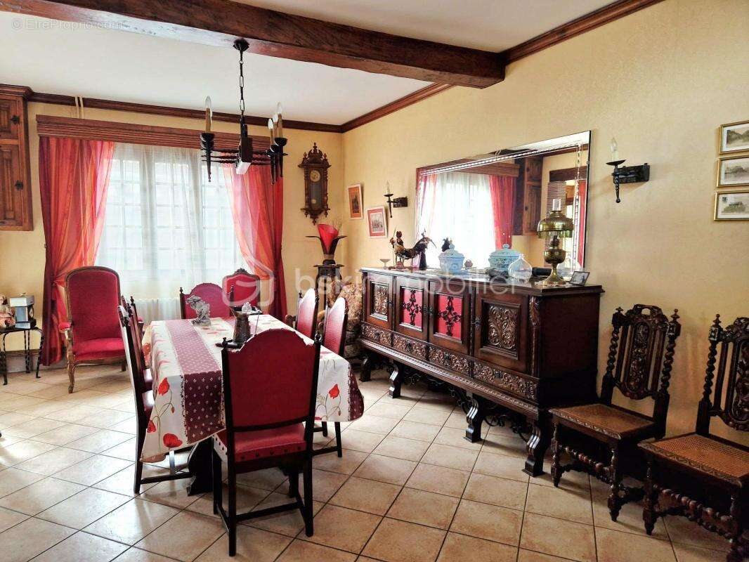 A vendre, à Guillaucourt, belle maison de 4 chambres avec jardin, garage et dépendance - photo 4