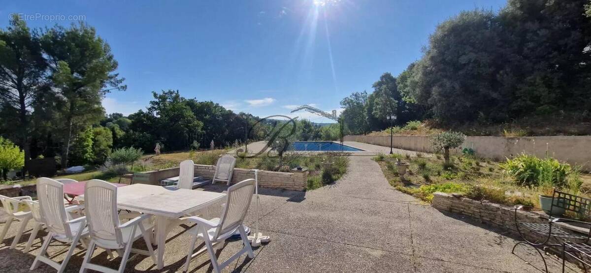 Maison à LA TOUR-D&#039;AIGUES