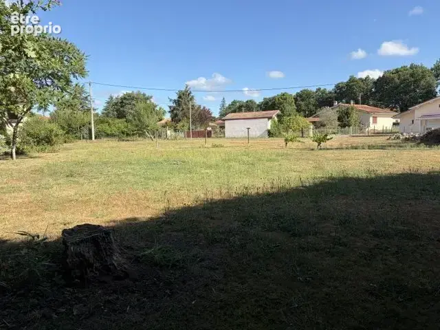 Terrain à MEES