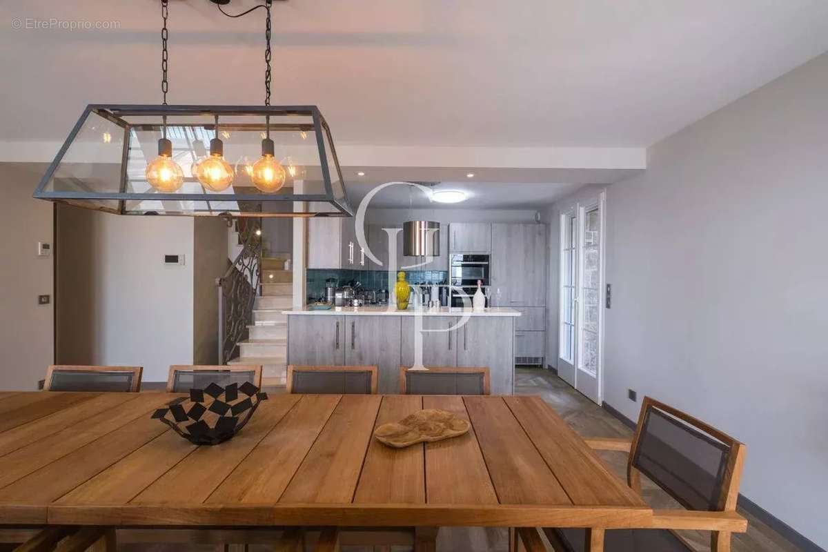 Maison à THEOULE-SUR-MER