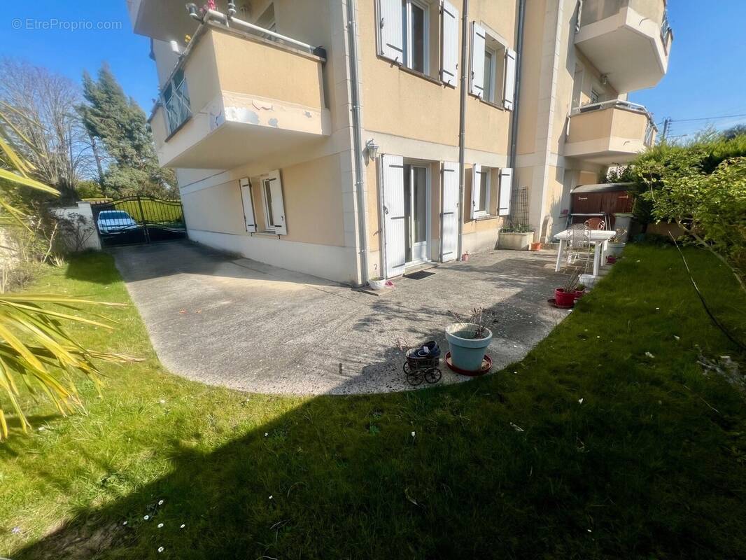 Appartement à BRUYERES-LE-CHATEL