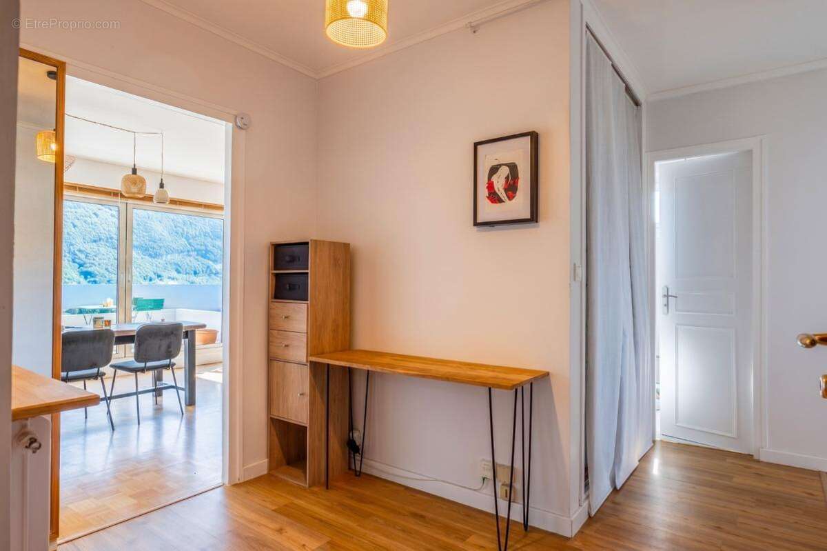 Attique traversant – Vue panoramique Mont-Blanc & Jura – 101 m² – Dernier étage - photo 4
